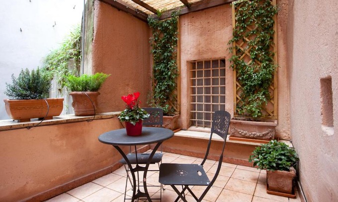 Monti Apartment | Frangipane Loft-Rental in Rome