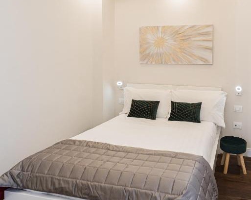 Rione III Colonna Apartment | Frattina 35