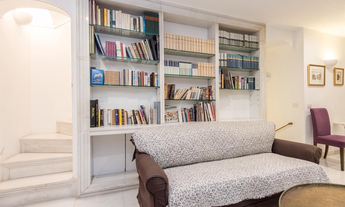 Rione VII Regola Apartment | Giulia Penthouse Apartment