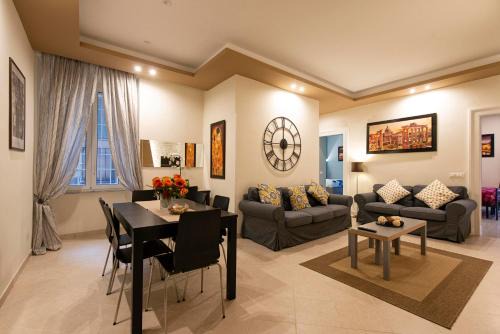 Vatican Apartment | Giulio Cesare Imperatore