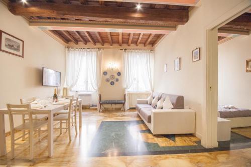 Rione IV Campo Marzio Apartment | Gregoriana Suite