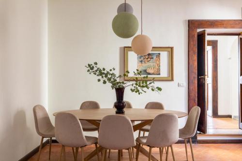 Rione II Trevi Apartment | iFlat Trevi Fountain's roomy&friendly apartment