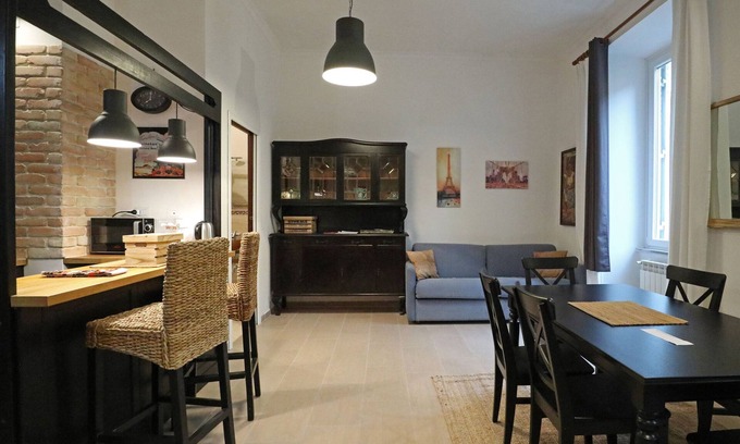 Prati Apartment | Imperial Vatican Home