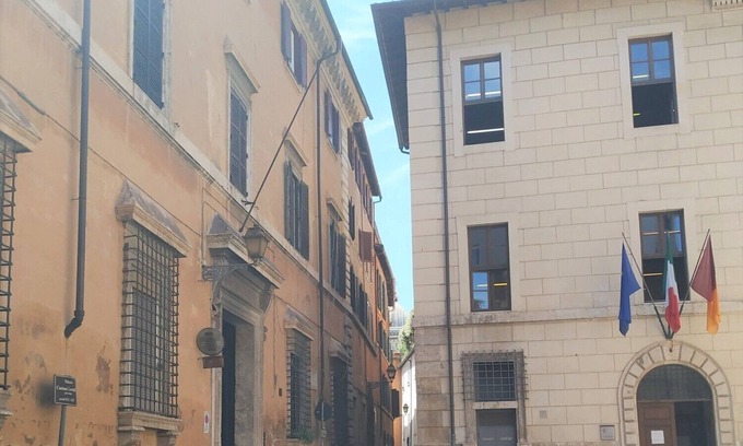 Rione XI Sant'Angelo Apartment | JEWISH GHETTO PORCH OF OCTAVIA