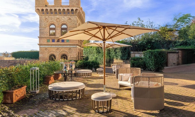Vatican Apartment | LA TORRE DELLA LUNA with private pool overlooking St. Peter's
