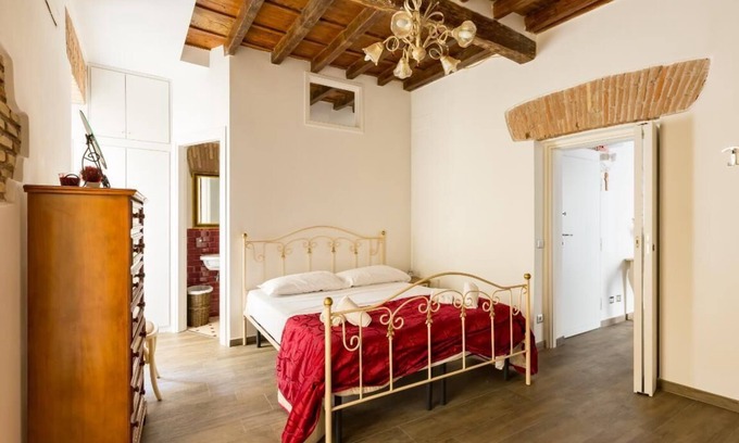 Rione VI Parione Apartment | Lovely, cozy apartment with kitchen, balcony and heating. TV, Wi-Fi.
