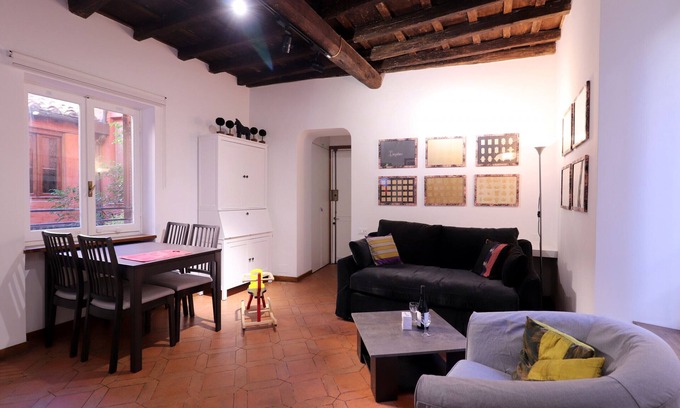 Rione V Ponte Apartment | Lovely Navona Apartment