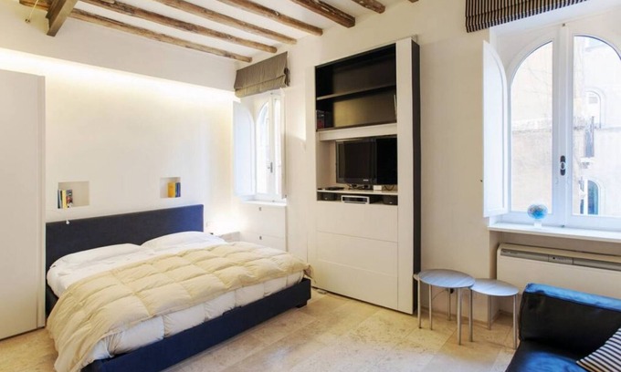 Rione V Ponte Apartment | Modern studio apartment for 2 close to Campo dei Fiori