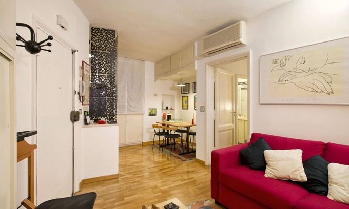 Rione V Ponte Apartment | Montevecchio 26 | Few meters from Piazza Navona