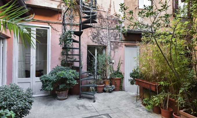 Monti Apartment | Monti Secret Garden, 5 min walking from the Colosseum