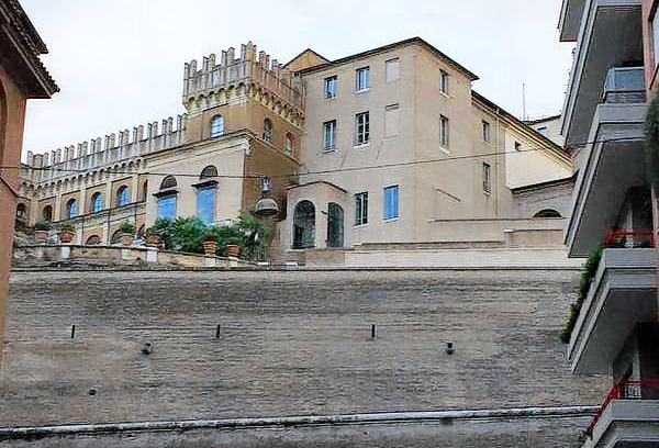 Vatican House | Motel