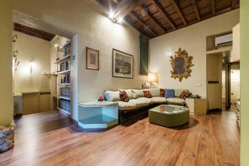 Rione VIII Sant'Eustachio Apartment | Pantheon Luxury Home