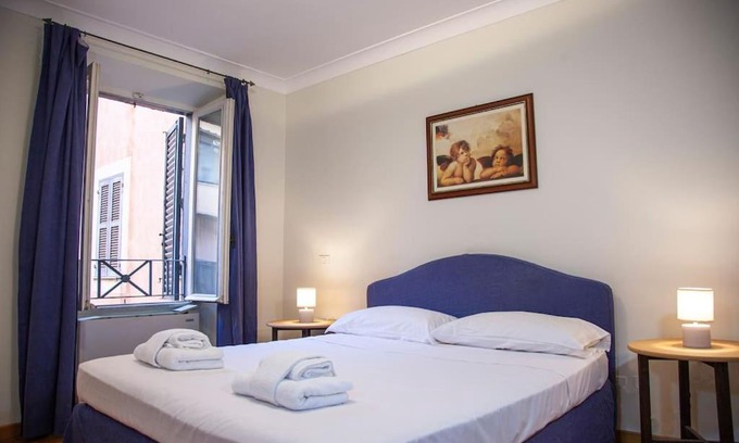 Rione XI Sant'Angelo Apartment | Peaceful apartment in piazza Venezia's alleys