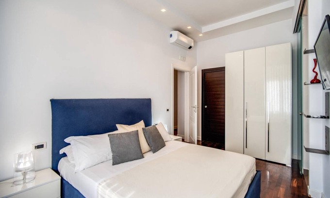 Rione IV Campo Marzio Apartment | Pgrhome RIVERSIDE NAVONA/SPANISHSTEPS 3BEDR 4BATHS