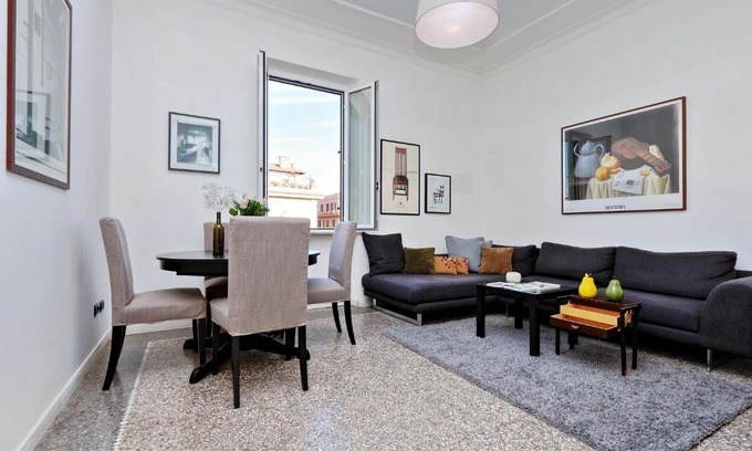 Rione XIV Borgo Apartment | Piazza Capponi Apartment