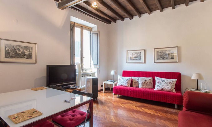 Rione VI Parione Apartment | Piazza Navona Charming Apartment