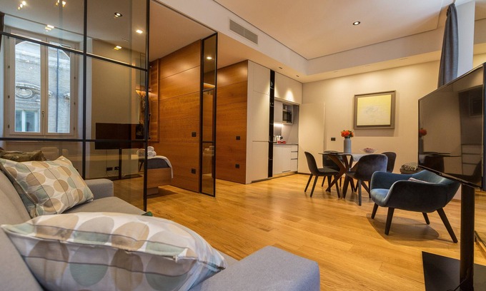 Rome City Centre Apartment | Piazza Venezia Suite Design