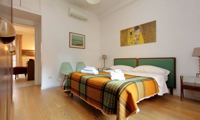 Trastevere Apartment | Quaint apartment with vintage furnishings for 6 in the heart of Trastevere