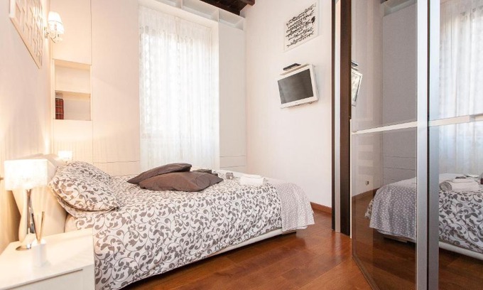 Rione VI Parione Apartment | Rental in Rome Mial house