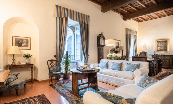 Rione VI Parione Apartment | Roman Holiday apartment for 6 by Piazza Navona