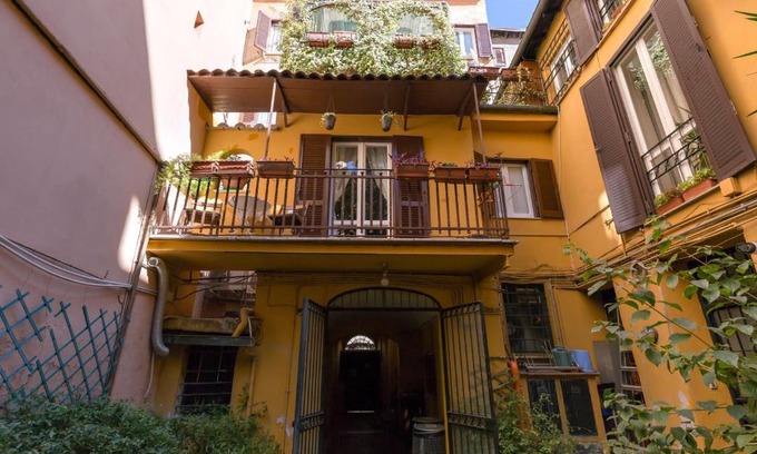 Trastevere House | Roman house with balcony