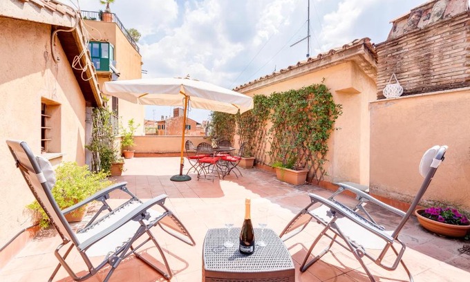 Trastevere Apartment | Romantic house with terrace