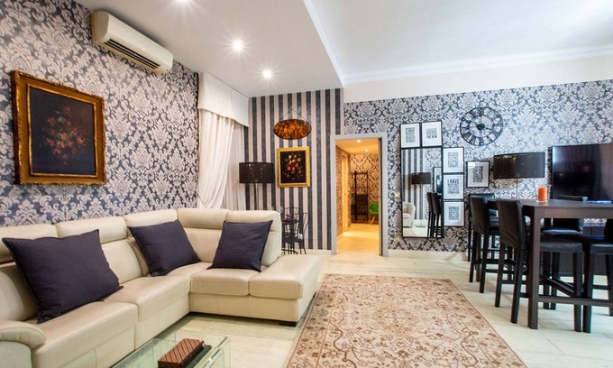 Monti Apartment | Smart House Colosseo by BarbarHouse