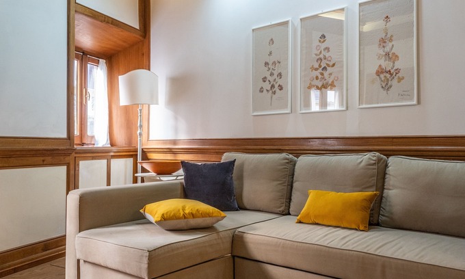 Rione IV Campo Marzio Apartment | Spagna Historical Apartment by Spanish Steps