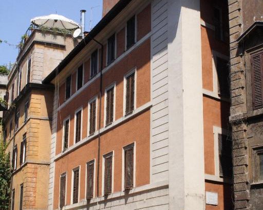 Rione V Ponte Apartment | Studio della Pace, Classy & Charming - RENOVATED