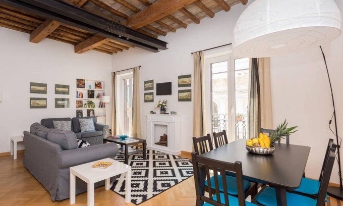 Rione II Trevi Apartment | Trevi Fountain Luxury Apartment