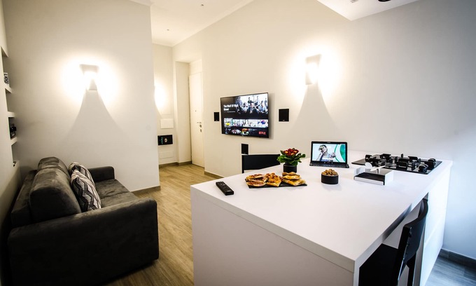 Prati Apartment | Vatican Luxury Apartment for couples or families