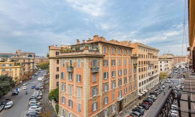 Rione XIV Borgo Apartment | Vatican Luxury View