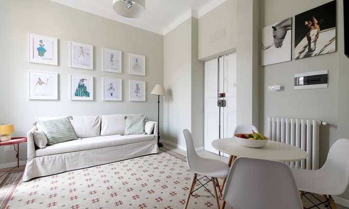 Rione XIV Borgo Apartment | Vatican Stylish Apartment