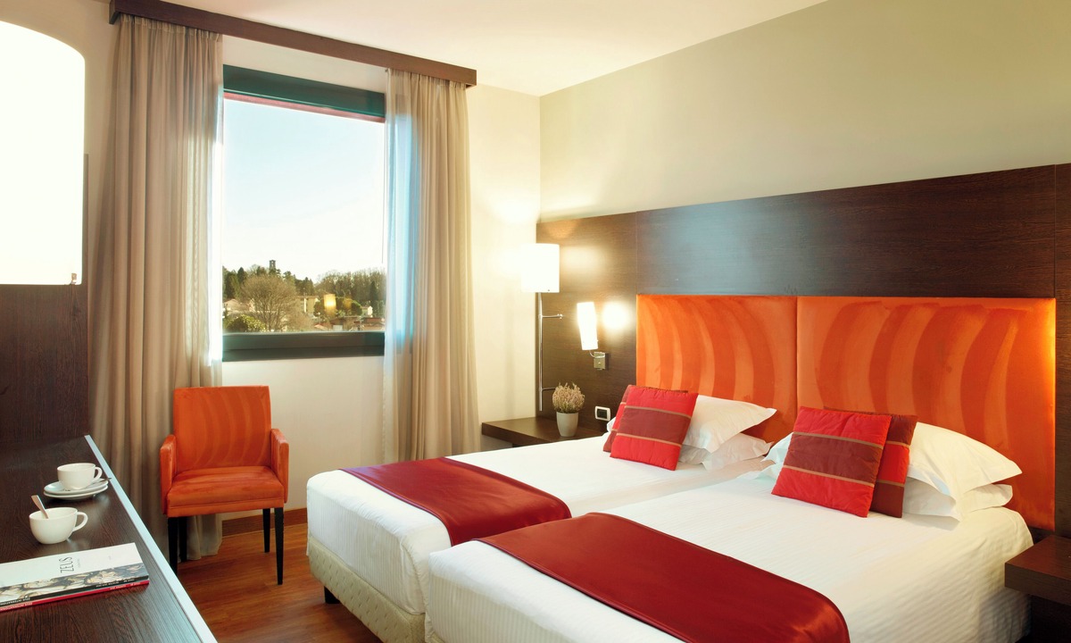 Somma Lombardo Hotel | Zeus Essence Dolce by Wyndham Milan Malpensa