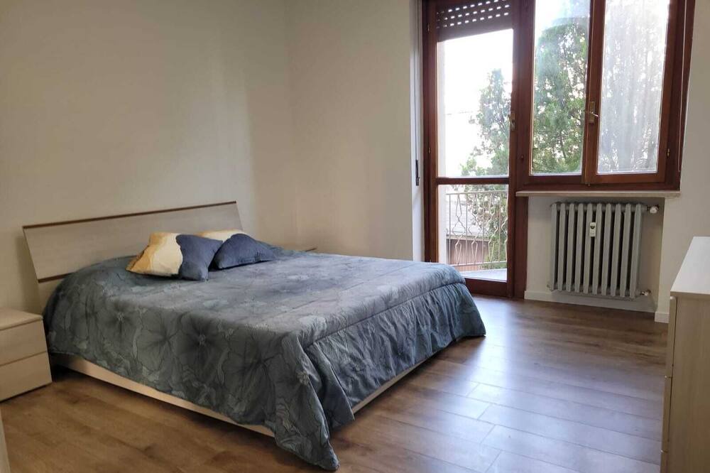 Valenza Apartment | Holiday Apartment "Scopri Il Fascino Della Città D'Oro" with 2 Balconies & Wi-Fi