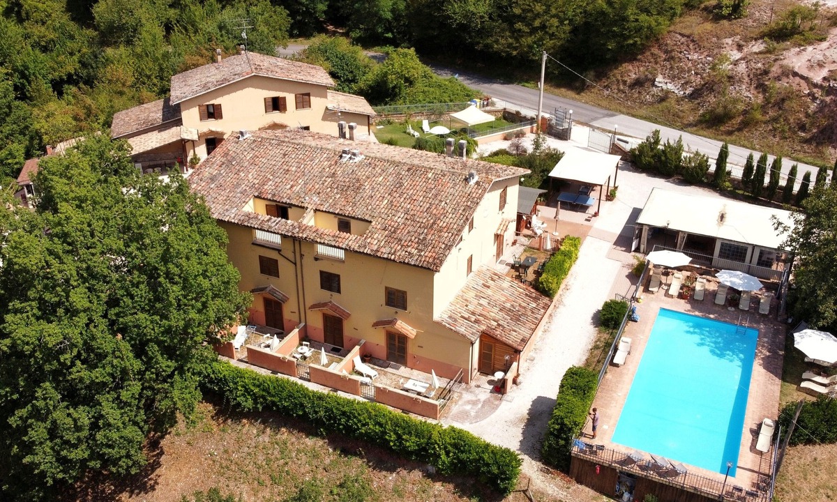 Castelraimondo Villa | Manor villa surrounded by greenery