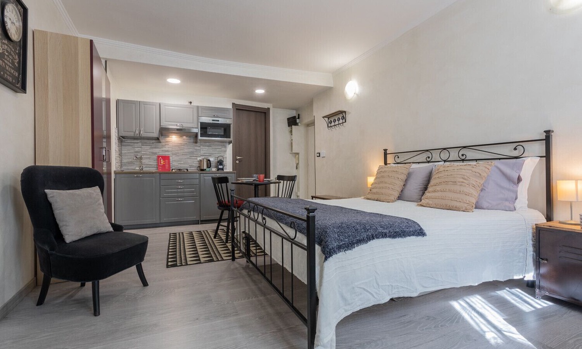 Roman Quarter Apartment | Cozy Studio in the City Center by Wonderful Italy