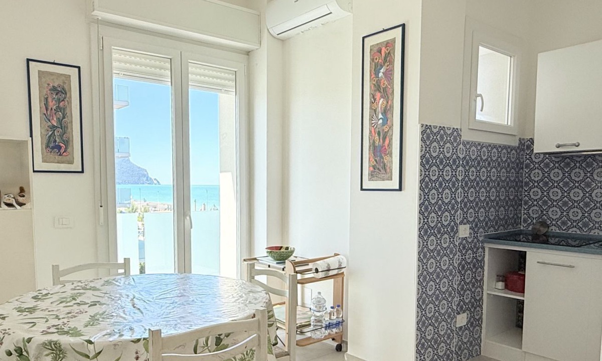 Marcelli Apartment | M449 – Marcelli, three-room apartment with parking space and shared beach