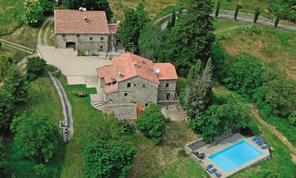 Caprese Michelangelo House | Anwesen mit eigenem Pool by Interhome