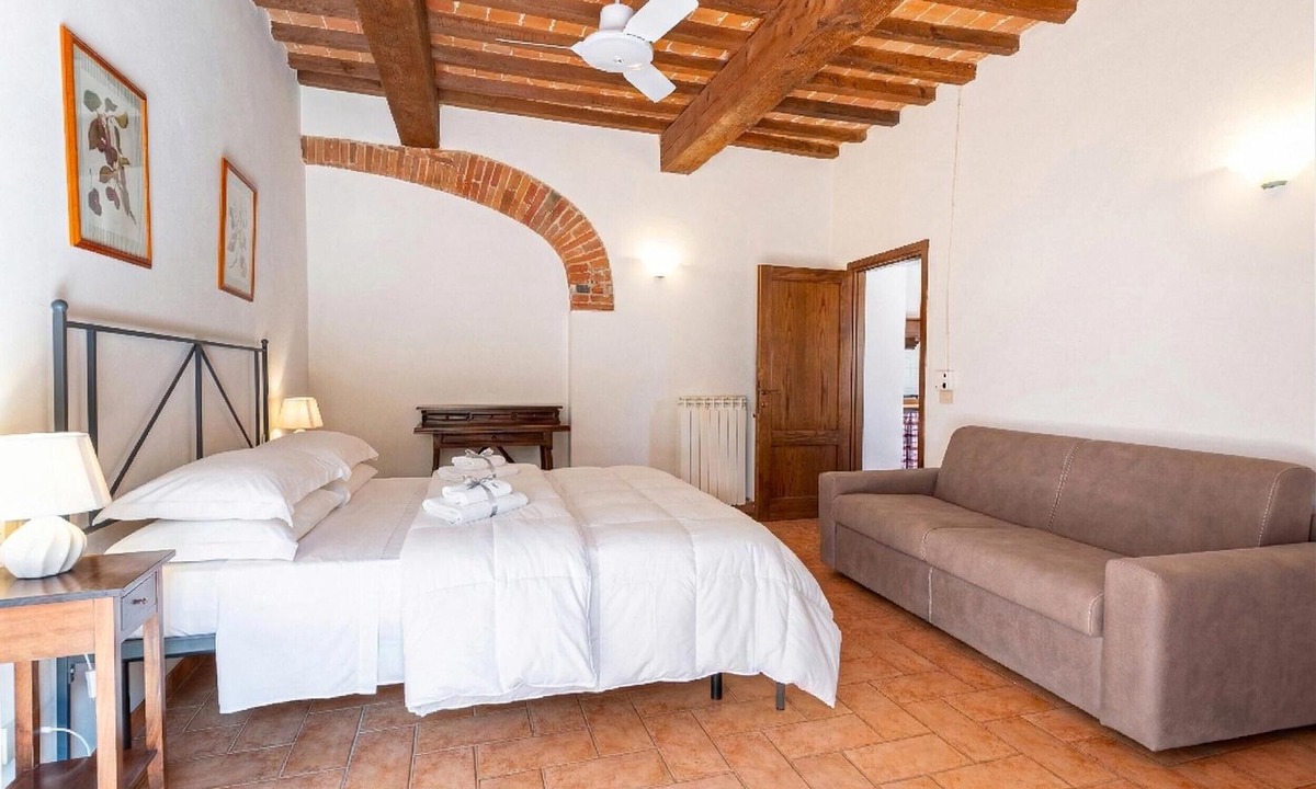 Loro Ciuffenna Apartment | Apartment 'Appartamento 6' with Balcony, Wi-Fi and Air Conditioning