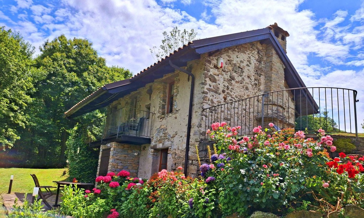 Mombarcaro House | Charming Historic House in Provincia di Cuneo, Italia