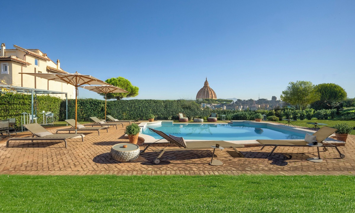 Vatican Apartment | Tower of the Moon - Luxury Stay with St. Peter View