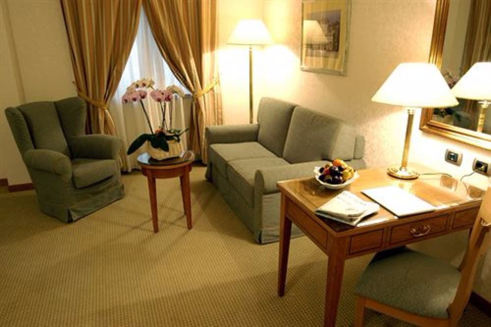 Photo of Livingroom in Magenta