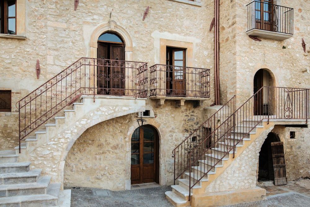 Photo of Buildings in San Benedetto in Perillis
