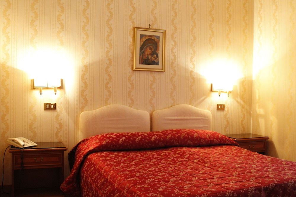 Photo of Bedroom in Rome City Centre
