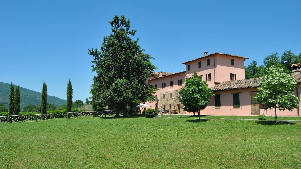 Photo of Buildings in Montelovesco