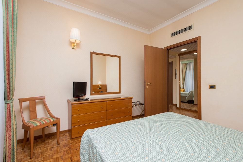 Photo of Bedroom in Roges