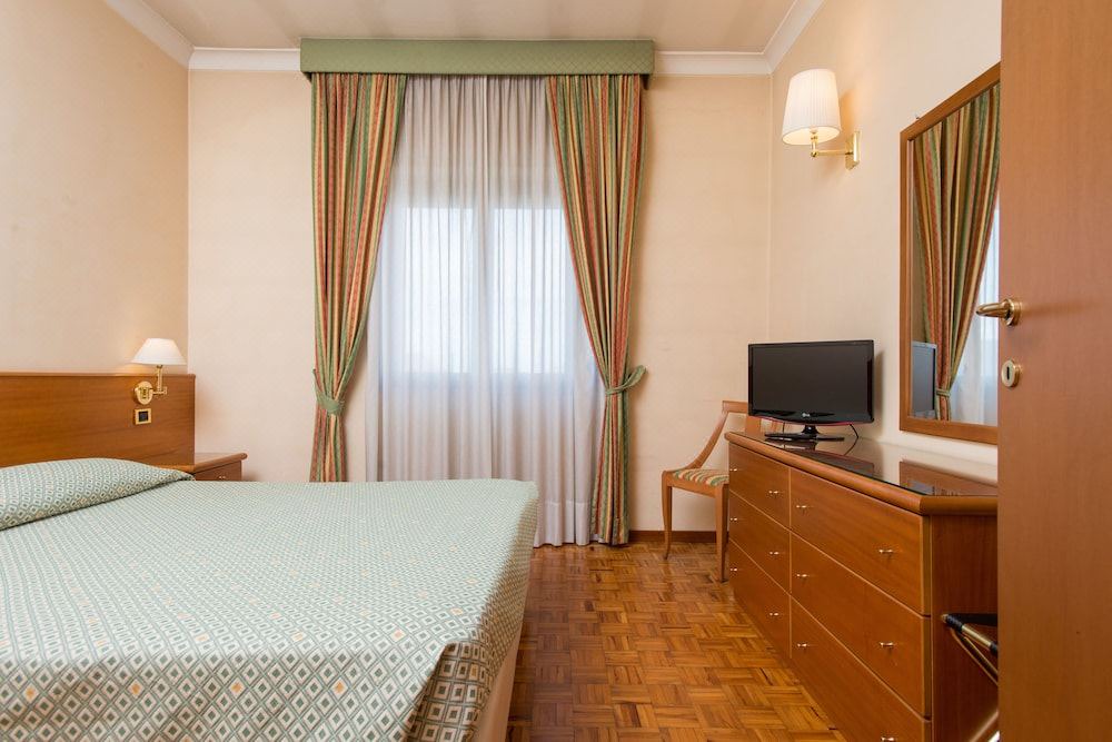 Photo of Bedroom in Roges