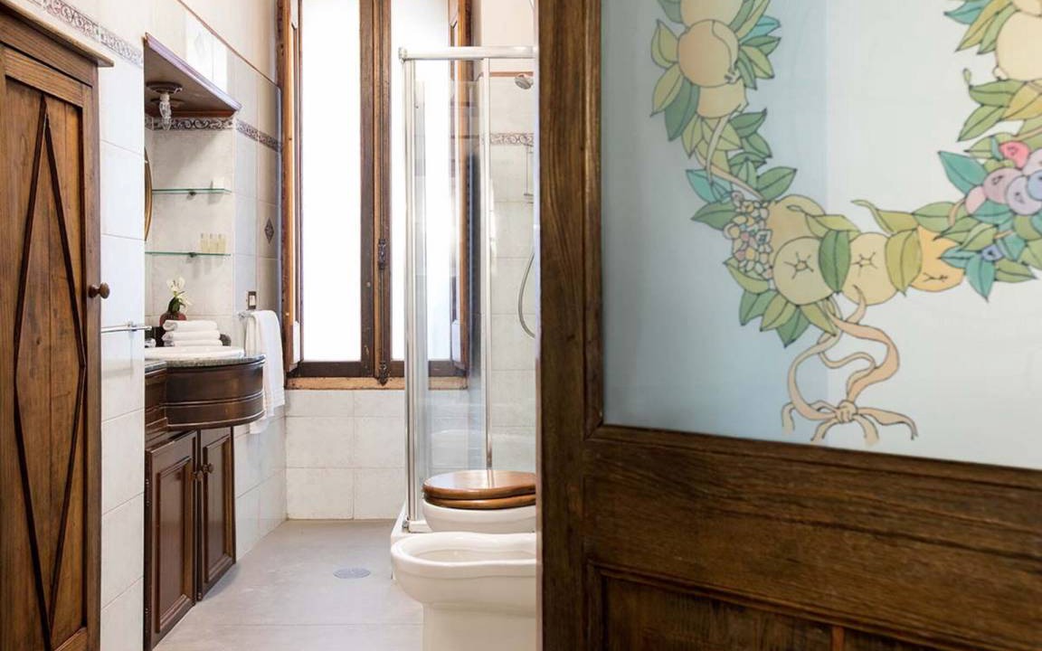 Photo of Bathroom in Rione VI Parione