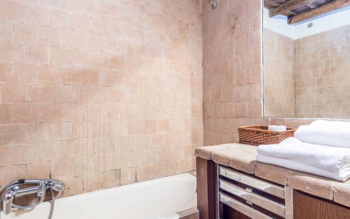 Photo of Bathroom in Rione VI Parione